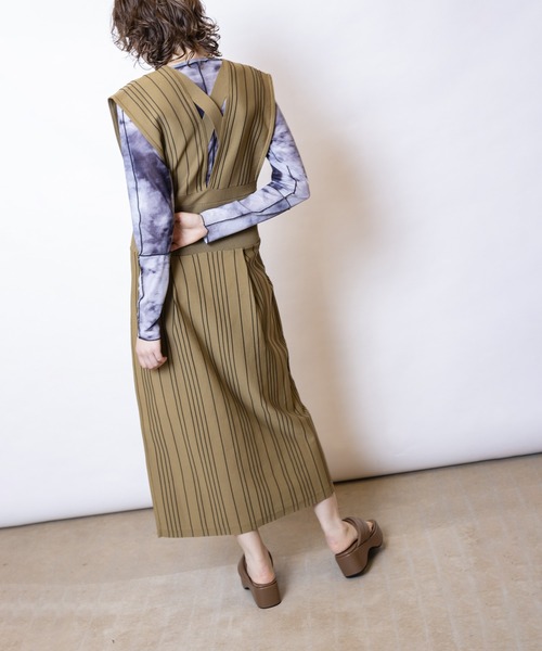 OSMOSIS（オズモーシス）の「ストライプサロペットニットスカート（サロペット/オーバーオール・レディース・ブラック系その他/ブラック/ベージュ系その他・ONE SIZE）」の10枚目の写真