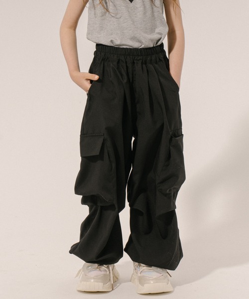 URBAN CHERRY(アーバンチェリー)の「カラーカーゴパンツ(カーゴパンツ・キッズ・ピンク/ブラック・120cm/130cm/140cm/150cm)」の1枚目の写真