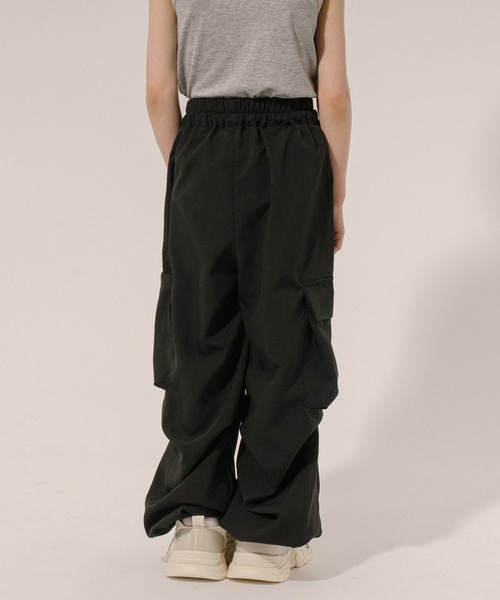 URBAN CHERRY(アーバンチェリー)の「カラーカーゴパンツ(カーゴパンツ・キッズ・ピンク/ブラック・120cm/130cm/140cm/150cm)」の4枚目の写真