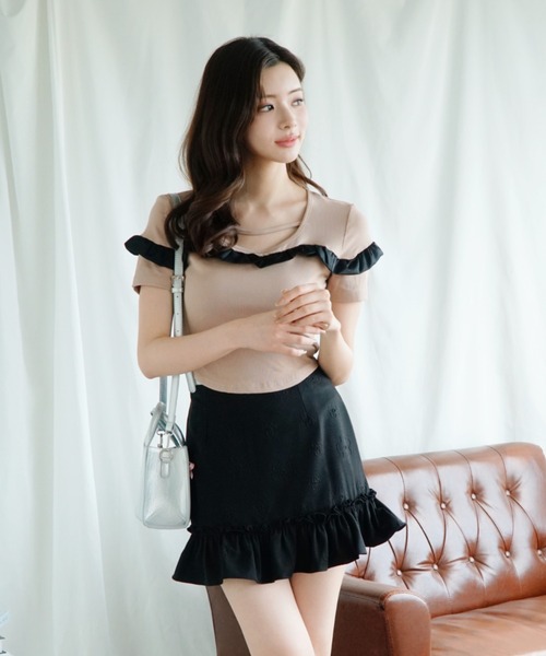 Jasmine Grandiflorum(ジャスミングランディフローラム)の「【Jasmine】フリルクロップド丈半袖Tシャツ (SS)(Tシャツ/カットソー・レディース・ブラック/ベージュ/ホワイト・FREE)」の15枚目の写真