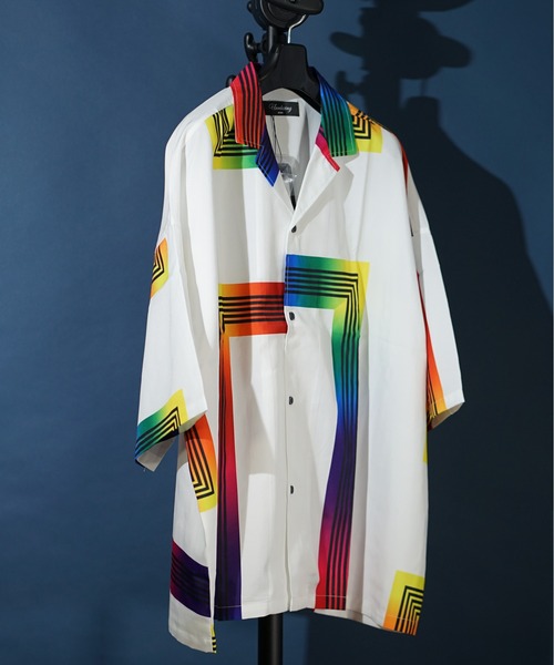 unrelaxing（アンリラクシング）の「ビッグシルエット総柄開襟アロハシャツ（シャツ/ブラウス・メンズ・ホワイト×ライム/Q/R/ブラック系その他3/ライトグレー系2/グレー系4/ベージュ系8/オリーブ系7/ライトグリーン系8/ブルー系1/パープル系4/ピンク系4/ホワイト×グレー/ミント/ラベンダー/ピンク/ベージュ系5/グリーン系6/ピンク系3/ライトグレー系4/その他3/ベージュ系7/カーキ系1/グリーン系7/ブラック系1/ブルー系5/グレー系6/ベージュ系9/パープル系1/イエロー系3/その他22/ローズ系3/ブラック系3/ホワイト系2/ブラウン系1/アイボリー系3/ブルー系6/パープル系3/その他25/ホワイト系1/ブラック系9/パープル系5/パープル系6/ブラック系7/ブラック系8/ブルー系7/ブルー系8/ホワイト系3/ブルー系2/ブラック系2/グリーン系3/ベージュ系3/グリーン系1/グリーン系8/ブラック系5/カーキ系8/ライトグリーン系5/その他26/M/ライラック系/ブラック系4/パープル系9/イエロー系4/その他21/B/ホワイト系7/オリーブ系8/ふじ色系4/パープル系8/A/グリーン系9/パープル系2/パープル系7/カーキ系/ふじ色系2/ふじ色系3/その他1/ホワイト系4/ベージュ系2/アイボリー系1/ダークグリーン系5/カーキ系5/グリーン系/パープル系その他/パープル系その他2/ライラック系4/カラフル/ホワイト系5/ライトグレー系3/ベージュ系1/アイボリー系/オリーブ系5/ネイビー系9/ブルー系4/ブラック系6/オリーブ系/ネイビー系5/ネイビー系6/ライラック系3/その他27/レッド系5/ダークアッシュ/Y/レッド/Z/ブラック系その他6/カーキ系3/ホワイト系8/クリアグリーン/その他28/ピンク系1/O/クリアブルー/その他16/C/ブラック系/パープル系その他3/その他23/その他31/ブラック系その他4/ネイビー系4/グリーン系2/ブラック系その他/その他14/その他15/その他10/レオパード/ブルーグラス/ホワイト×ブルー/グレー系1/ライトカーキ/D/ピンク系5/その他2/レッド系3/アイボリー/G・FREE）」の5枚目の写真