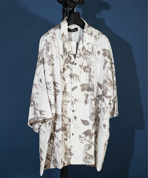 unrelaxing（アンリラクシング）の「ビッグシルエット総柄開襟アロハシャツ（シャツ/ブラウス・メンズ・ホワイト×ライム/Q/R/ブラック系その他3/ライトグレー系2/グレー系4/ベージュ系8/オリーブ系7/ライトグリーン系8/ブルー系1/パープル系4/ピンク系4/ホワイト×グレー/ミント/ラベンダー/ピンク/ベージュ系5/グリーン系6/ピンク系3/ライトグレー系4/その他3/ベージュ系7/カーキ系1/グリーン系7/ブラック系1/ブルー系5/グレー系6/ベージュ系9/パープル系1/イエロー系3/その他22/ローズ系3/ブラック系3/ホワイト系2/ブラウン系1/アイボリー系3/ブルー系6/パープル系3/その他25/ホワイト系1/ブラック系9/パープル系5/パープル系6/ブラック系7/ブラック系8/ブルー系7/ブルー系8/ホワイト系3/ブルー系2/ブラック系2/グリーン系3/ベージュ系3/グリーン系1/グリーン系8/ブラック系5/カーキ系8/ライトグリーン系5/その他26/M/ライラック系/ブラック系4/パープル系9/イエロー系4/その他21/B/ホワイト系7/オリーブ系8/ふじ色系4/パープル系8/A/グリーン系9/パープル系2/パープル系7/カーキ系/ふじ色系2/ふじ色系3/その他1/ホワイト系4/ベージュ系2/アイボリー系1/ダークグリーン系5/カーキ系5/グリーン系/パープル系その他/パープル系その他2/ライラック系4/カラフル/ホワイト系5/ライトグレー系3/ベージュ系1/アイボリー系/オリーブ系5/ネイビー系9/ブルー系4/ブラック系6/オリーブ系/ネイビー系5/ネイビー系6/ライラック系3/その他27/レッド系5/ダークアッシュ/Y/レッド/Z/ブラック系その他6/カーキ系3/ホワイト系8/クリアグリーン/その他28/ピンク系1/O/クリアブルー/その他16/C/ブラック系/パープル系その他3/その他23/その他31/ブラック系その他4/ネイビー系4/グリーン系2/ブラック系その他/その他14/その他15/その他10/レオパード/ブルーグラス/ホワイト×ブルー/グレー系1/ライトカーキ/D/ピンク系5/その他2/レッド系3/アイボリー/G・FREE）」の8枚目の写真