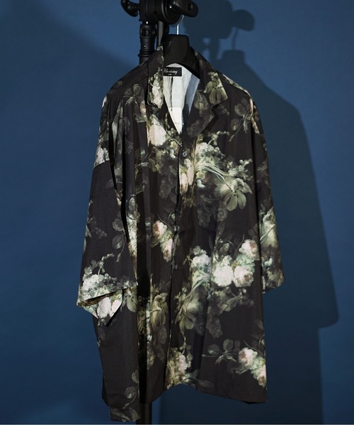 unrelaxing（アンリラクシング）の「ビッグシルエット総柄開襟アロハシャツ（シャツ/ブラウス・メンズ・ホワイト×ライム/Q/R/ブラック系その他3/ライトグレー系2/グレー系4/ベージュ系8/オリーブ系7/ライトグリーン系8/ブルー系1/パープル系4/ピンク系4/ホワイト×グレー/ミント/ラベンダー/ピンク/ベージュ系5/グリーン系6/ピンク系3/ライトグレー系4/その他3/ベージュ系7/カーキ系1/グリーン系7/ブラック系1/ブルー系5/グレー系6/ベージュ系9/パープル系1/イエロー系3/その他22/ローズ系3/ブラック系3/ホワイト系2/ブラウン系1/アイボリー系3/ブルー系6/パープル系3/その他25/ホワイト系1/ブラック系9/パープル系5/パープル系6/ブラック系7/ブラック系8/ブルー系7/ブルー系8/ホワイト系3/ブルー系2/ブラック系2/グリーン系3/ベージュ系3/グリーン系1/グリーン系8/ブラック系5/カーキ系8/ライトグリーン系5/その他26/M/ライラック系/ブラック系4/パープル系9/イエロー系4/その他21/B/ホワイト系7/オリーブ系8/ふじ色系4/パープル系8/A/グリーン系9/パープル系2/パープル系7/カーキ系/ふじ色系2/ふじ色系3/その他1/ホワイト系4/ベージュ系2/アイボリー系1/ダークグリーン系5/カーキ系5/グリーン系/パープル系その他/パープル系その他2/ライラック系4/カラフル/ホワイト系5/ライトグレー系3/ベージュ系1/アイボリー系/オリーブ系5/ネイビー系9/ブルー系4/ブラック系6/オリーブ系/ネイビー系5/ネイビー系6/ライラック系3/その他27/レッド系5/ダークアッシュ/Y/レッド/Z/ブラック系その他6/カーキ系3/ホワイト系8/クリアグリーン/その他28/ピンク系1/O/クリアブルー/その他16/C/ブラック系/パープル系その他3/その他23/その他31/ブラック系その他4/ネイビー系4/グリーン系2/ブラック系その他/その他14/その他15/その他10/レオパード/ブルーグラス/ホワイト×ブルー/グレー系1/ライトカーキ/D/ピンク系5/その他2/レッド系3/アイボリー/G・FREE）」の22枚目の写真