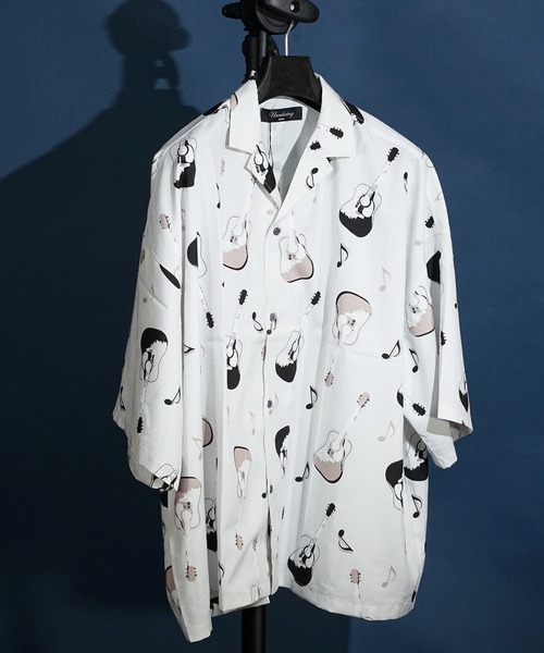 unrelaxing（アンリラクシング）の「ビッグシルエット総柄開襟アロハシャツ（シャツ/ブラウス・メンズ・ホワイト×ライム/Q/R/ブラック系その他3/ライトグレー系2/グレー系4/ベージュ系8/オリーブ系7/ライトグリーン系8/ブルー系1/パープル系4/ピンク系4/ホワイト×グレー/ミント/ラベンダー/ピンク/ベージュ系5/グリーン系6/ピンク系3/ライトグレー系4/その他3/ベージュ系7/カーキ系1/グリーン系7/ブラック系1/ブルー系5/グレー系6/ベージュ系9/パープル系1/イエロー系3/その他22/ローズ系3/ブラック系3/ホワイト系2/ブラウン系1/アイボリー系3/ブルー系6/パープル系3/その他25/ホワイト系1/ブラック系9/パープル系5/パープル系6/ブラック系7/ブラック系8/ブルー系7/ブルー系8/ホワイト系3/ブルー系2/ブラック系2/グリーン系3/ベージュ系3/グリーン系1/グリーン系8/ブラック系5/カーキ系8/ライトグリーン系5/その他26/M/ライラック系/ブラック系4/パープル系9/イエロー系4/その他21/B/ホワイト系7/オリーブ系8/ふじ色系4/パープル系8/A/グリーン系9/パープル系2/パープル系7/カーキ系/ふじ色系2/ふじ色系3/その他1/ホワイト系4/ベージュ系2/アイボリー系1/ダークグリーン系5/カーキ系5/グリーン系/パープル系その他/パープル系その他2/ライラック系4/カラフル/ホワイト系5/ライトグレー系3/ベージュ系1/アイボリー系/オリーブ系5/ネイビー系9/ブルー系4/ブラック系6/オリーブ系/ネイビー系5/ネイビー系6/ライラック系3/その他27/レッド系5/ダークアッシュ/Y/レッド/Z/ブラック系その他6/カーキ系3/ホワイト系8/クリアグリーン/その他28/ピンク系1/O/クリアブルー/その他16/C/ブラック系/パープル系その他3/その他23/その他31/ブラック系その他4/ネイビー系4/グリーン系2/ブラック系その他/その他14/その他15/その他10/レオパード/ブルーグラス/ホワイト×ブルー/グレー系1/ライトカーキ/D/ピンク系5/その他2/レッド系3/アイボリー/G・FREE）」の3枚目の写真