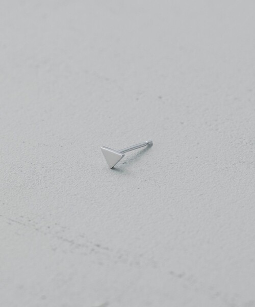 and cloud(アンドクラウド)の「Minimum Triangle Pierce/Single(ピアス(片耳用)・レディース・ブラック/シルバー/イエローゴールド・FREE)」の4枚目の写真