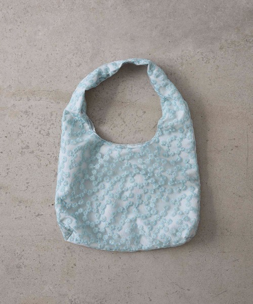 EFOLE(エフォル)の「チュールレース フラワー刺繍 トートバッグ(トートバッグ・レディース・ブルー/オフホワイト・FREE)」の5枚目の写真