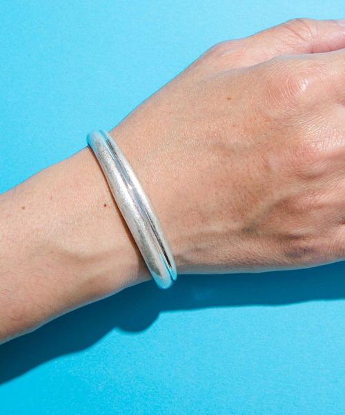 URBAN RESEARCH Sonny Label（アーバンリサーチサニーレーベル）の「Thick バングル（ブレスレット・メンズ・シルバー・ONE）」の2枚目の写真