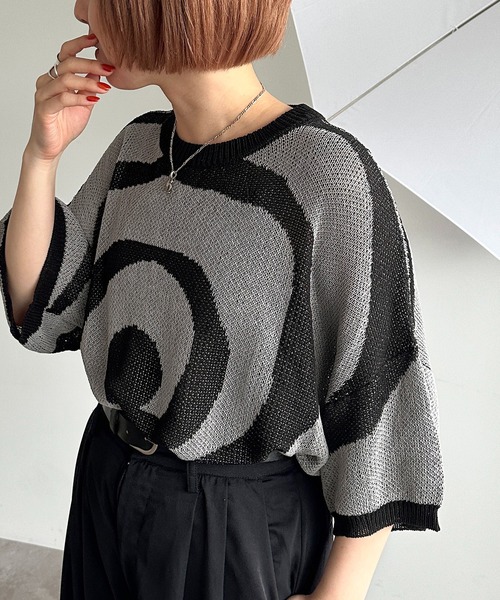 apres jour mignon(アプレジュールミニョン)の「【ユニセックス】うずまき柄シアーニット【ZOZOTOWN限定アイテム】(ニット/セーター・レディース・ベージュ/グレー・フリー/X-LARGE)」の2枚目の写真