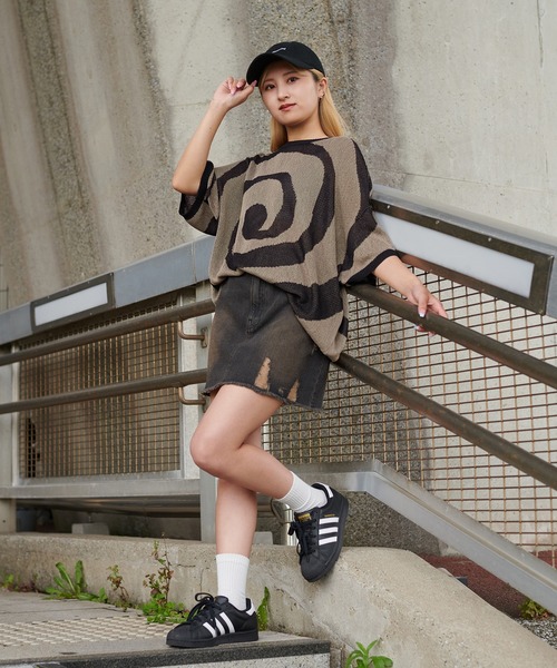 apres jour mignon(アプレジュールミニョン)の「【ユニセックス】うずまき柄シアーニット【ZOZOTOWN限定アイテム】(ニット/セーター・レディース・ベージュ/グレー・フリー/X-LARGE)」の9枚目の写真