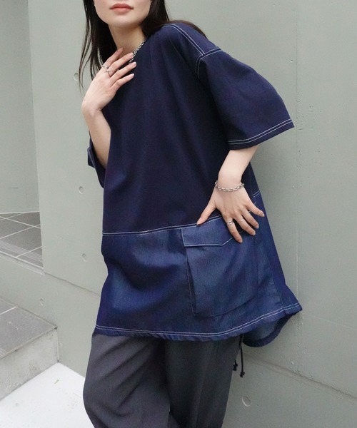 CORNERS（コーナーズ）の「デニム切り替えオーバーサイズチュニックTシャツ（Tシャツ/カットソー・レディース・ブルー/チャコールグレー/グレイッシュベージュ/イエロー/ネイビー・FREE）」の4枚目の写真