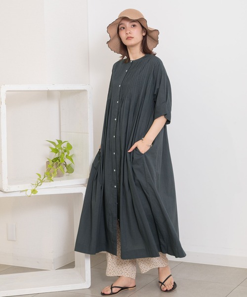 POU DOU DOU（プードゥドゥ）の「ピンタック使いワンピース（ワンピース・レディース・オフホワイト/ダークグレー/イエロー・3）」の2枚目の写真