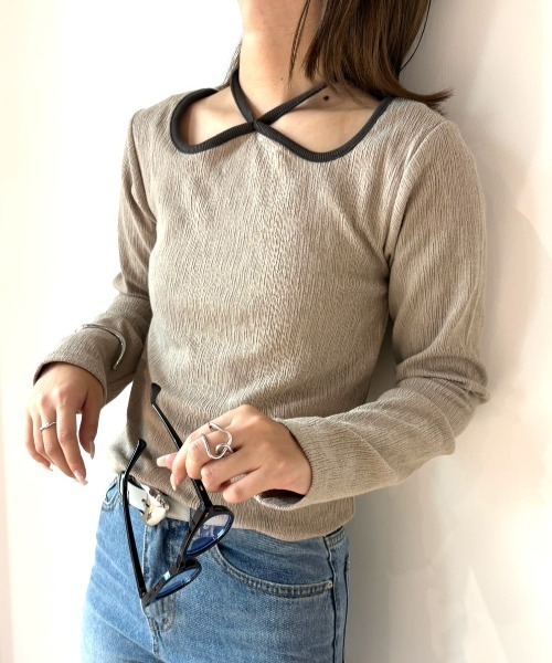 paravion（パラビオン）の「ホルターネックパイピング長袖トップス（Tシャツ/カットソー・レディース・ブルー/ホワイト/グレイッシュベージュ・FREE）」の2枚目の写真