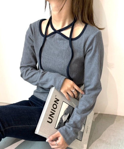 paravion（パラビオン）の「ホルターネックパイピング長袖トップス（Tシャツ/カットソー・レディース・ブルー/ホワイト/グレイッシュベージュ・FREE）」の3枚目の写真