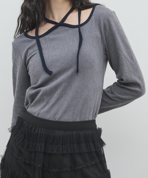 paravion（パラビオン）の「ホルターネックパイピング長袖トップス（Tシャツ/カットソー・レディース・ブルー/ホワイト/グレイッシュベージュ・FREE）」の13枚目の写真