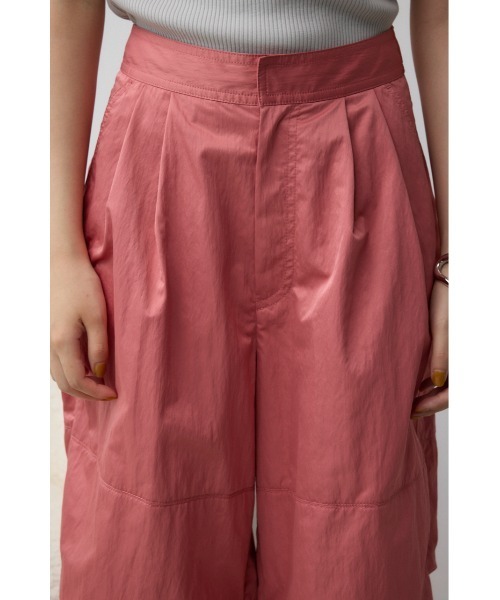 AZUL by moussy（アズールバイマウジー）の「パラシュートパンツ（カーゴパンツ・レディース・ブラック/スモークピンク/グレー・SMALL/MEDIUM）」の8枚目の写真