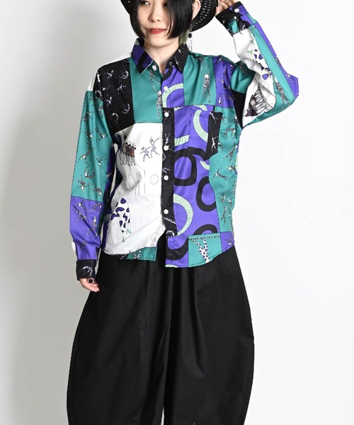 MARAI(マーライ)の「幾何学柄 総柄シャツ レギュラーカラー 長袖 ブラウス(シャツ/ブラウス・レディース・グレー系その他/ブラック×ブルー/パープル/イエロー/ブラック×グレー/ネイビー/ブラウン/ブラック×ホワイト/ベージュ/ホワイト×ブルー/ホワイト×グリーン/レッド/ホワイト/ピンク・MEDIUM/X-LARGE)」の3枚目の写真