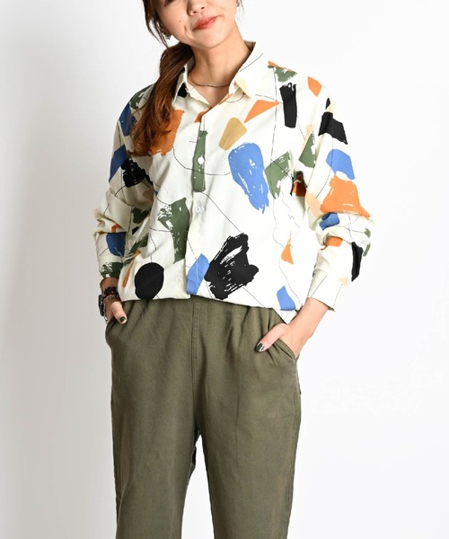 MARAI(マーライ)の「幾何学柄 総柄シャツ レギュラーカラー 長袖 ブラウス(シャツ/ブラウス・レディース・グレー系その他/ブラック×ブルー/パープル/イエロー/ブラック×グレー/ネイビー/ブラウン/ブラック×ホワイト/ベージュ/ホワイト×ブルー/ホワイト×グリーン/レッド/ホワイト/ピンク・MEDIUM/X-LARGE)」の9枚目の写真