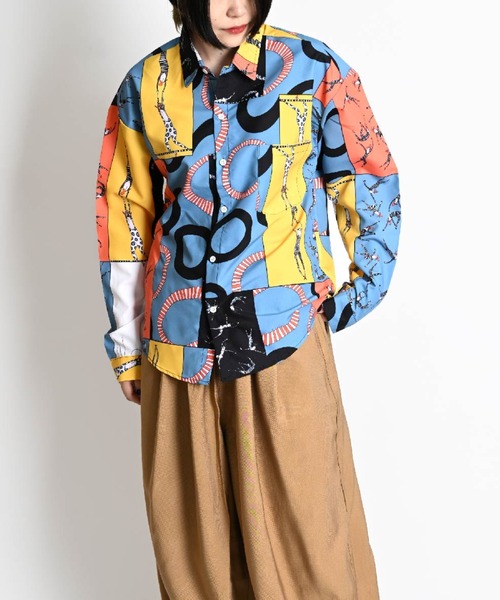 MARAI(マーライ)の「幾何学柄 総柄シャツ レギュラーカラー 長袖 ブラウス(シャツ/ブラウス・レディース・グレー系その他/ブラック×ブルー/パープル/イエロー/ブラック×グレー/ネイビー/ブラウン/ブラック×ホワイト/ベージュ/ホワイト×ブルー/ホワイト×グリーン/レッド/ホワイト/ピンク・MEDIUM/X-LARGE)」の12枚目の写真