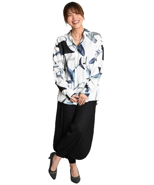 MARAI(マーライ)の「幾何学柄 総柄シャツ レギュラーカラー 長袖 ブラウス(シャツ/ブラウス・レディース・グレー系その他/ブラック×ブルー/パープル/イエロー/ブラック×グレー/ネイビー/ブラウン/ブラック×ホワイト/ベージュ/ホワイト×ブルー/ホワイト×グリーン/レッド/ホワイト/ピンク・MEDIUM/X-LARGE)」の16枚目の写真