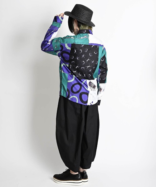 MARAI(マーライ)の「幾何学柄 総柄シャツ レギュラーカラー 長袖 ブラウス(シャツ/ブラウス・レディース・グレー系その他/ブラック×ブルー/パープル/イエロー/ブラック×グレー/ネイビー/ブラウン/ブラック×ホワイト/ベージュ/ホワイト×ブルー/ホワイト×グリーン/レッド/ホワイト/ピンク・MEDIUM/X-LARGE)」の20枚目の写真