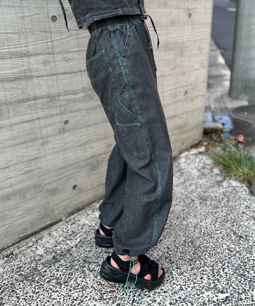 mi via loca（ミヴィアロカ）の「【2WAY】ライトデニム 配色ステッチ ペインター イージーパンツ（デニムパンツ・レディース・ライトブルー/ブラック/カーキ/ブルー・FREE）」の14枚目の写真