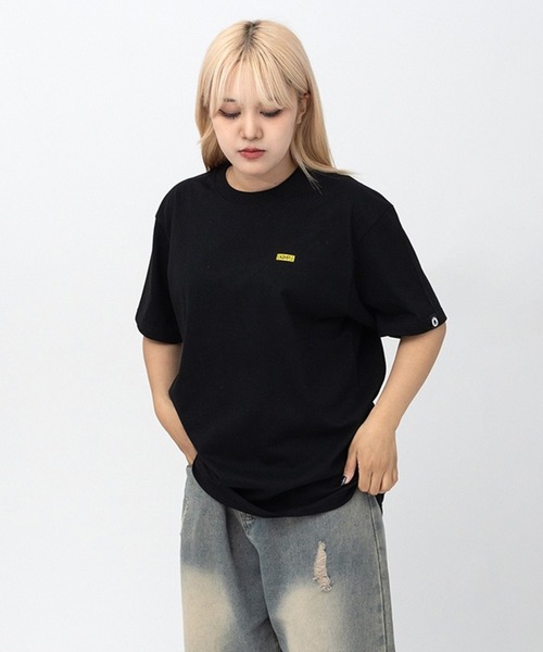 EXAMPLE（エグザンプル）の「EXAMPLE MINI RECTANGLE LOGO S/S TEE（Tシャツ/カットソー・メンズ・ブラック×イエロー/ブラック×ホワイト/ホワイト×レッド/ホワイト×ブルー/ホワイト×ブラック/ブラック×グリーン・L/XL/XXL/M）」の6枚目の写真