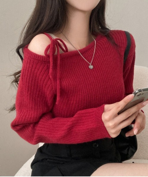 gossip!ロサンゼルス(ゴシップロサンゼルス)の「Y2K アンバランスオフショルダーリボンストラップリブニット(ニット/セーター・レディース・ブラック/アイボリー/ワイン・FREE)」の3枚目の写真