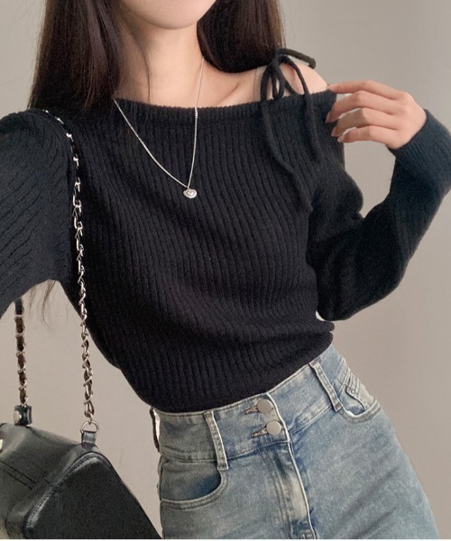 gossip!ロサンゼルス(ゴシップロサンゼルス)の「Y2K アンバランスオフショルダーリボンストラップリブニット(ニット/セーター・レディース・ブラック/アイボリー/ワイン・FREE)」の4枚目の写真