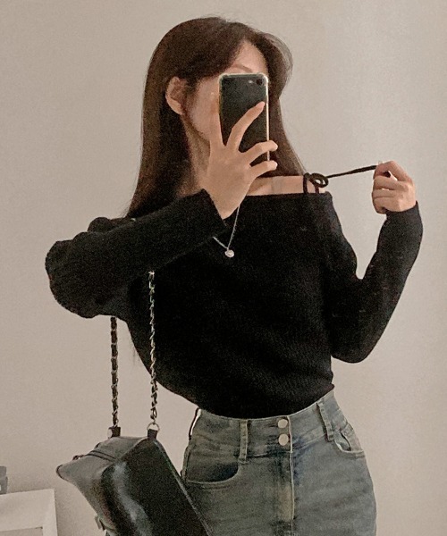 gossip!ロサンゼルス(ゴシップロサンゼルス)の「Y2K アンバランスオフショルダーリボンストラップリブニット(ニット/セーター・レディース・ブラック/アイボリー/ワイン・FREE)」の6枚目の写真