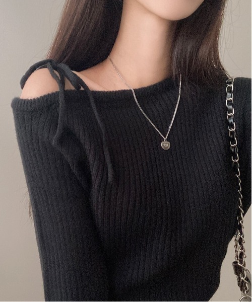 gossip!ロサンゼルス(ゴシップロサンゼルス)の「Y2K アンバランスオフショルダーリボンストラップリブニット(ニット/セーター・レディース・ブラック/アイボリー/ワイン・FREE)」の8枚目の写真