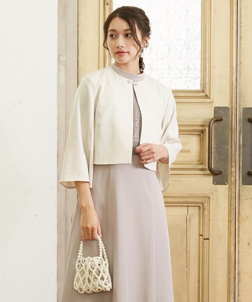 Jolie et Jolie(ジョリーエジョリー)の「袖スリットデザインノーカラージャケット(ノーカラージャケット・レディース・アイボリー/ブラック・3L/4L/5L/M/L/LL)」の4枚目の写真