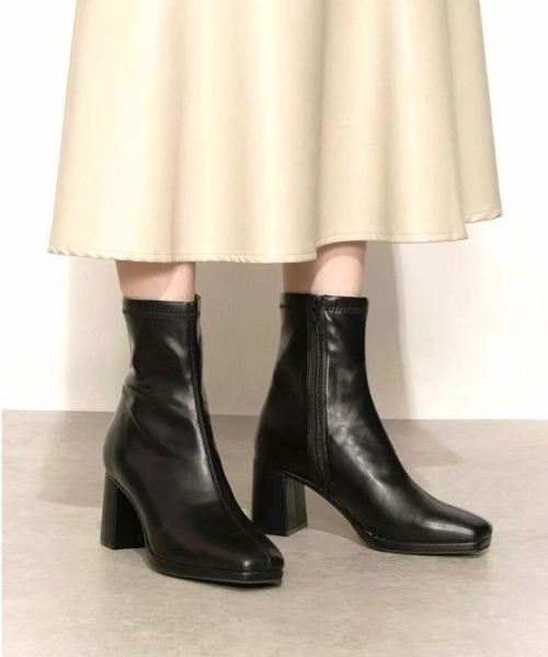 REZOY（リゾイ）の「【REZOY】スクエアトゥセンターシームストレッチショートブーツ（ブーツ・レディース・シルバー系/アイボリー/ブラック/ダークブラウン・S/M/L/LL）」の21枚目の写真