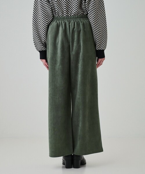 DRESKIP（ドレスキップ）の「◆【S-LL】脚をすっきりきれいに魅せる スエード調 ピンタックワイドパンツ（その他パンツ・レディース・チャコールグレー/グリーン/ナチュラル・01/02/03/04）」の18枚目の写真