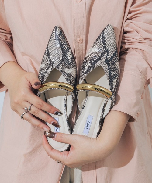 EVOL（イーボル）の「【柔らかい・クッション入り】ゴールドモチーフフラットミュール IY5706（パンプス・レディース・シルバー/アイボリー/ブラック/パイソン・LL/L/M/S）」の4枚目の写真