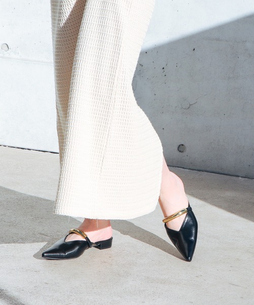 柔らかい・クッション入り】ゴールドモチーフフラットミュール IY5706