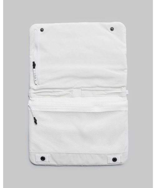 Topologie(トポロジー)の「Flat Sacoche Medium【バッグ単体】(ショルダーバッグ・レディース・ホワイト/ブラック・ONE SIZE)」の5枚目の写真