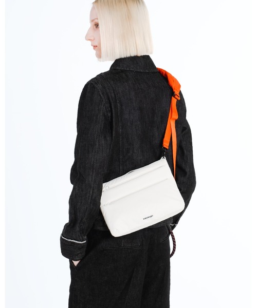 Topologie(トポロジー)の「Flat Sacoche Medium【バッグ単体】(ショルダーバッグ・レディース・ホワイト/ブラック・ONE SIZE)」の6枚目の写真