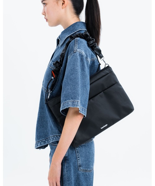 Topologie(トポロジー)の「Flat Sacoche Medium【バッグ単体】(ショルダーバッグ・レディース・ホワイト/ブラック・ONE SIZE)」の10枚目の写真