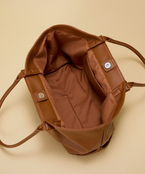 EFOLE（エフォル）の「【ZOZO限定】Tuck design totebag / タックデザイントートバッグ（トートバッグ・レディース・キャメル/ベージュ・FREE）」の16枚目の写真