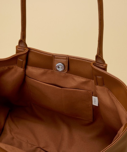 EFOLE（エフォル）の「【ZOZO限定】Tuck design totebag / タックデザイントートバッグ（トートバッグ・レディース・キャメル/ベージュ・FREE）」の17枚目の写真