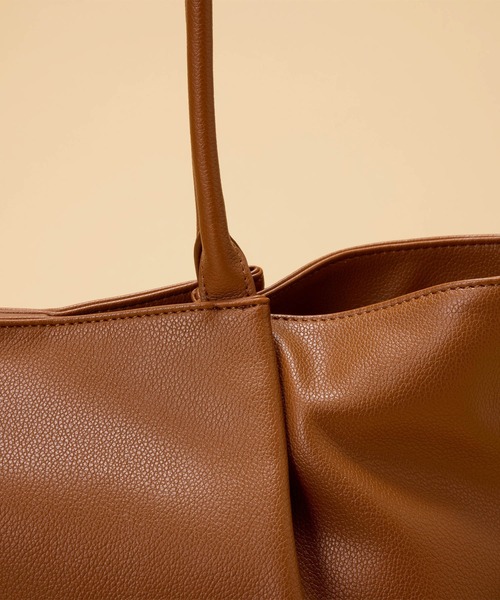 EFOLE（エフォル）の「【ZOZO限定】Tuck design totebag / タックデザイントートバッグ（トートバッグ・レディース・キャメル/ベージュ・FREE）」の18枚目の写真