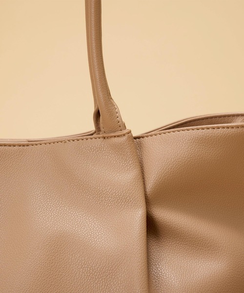 EFOLE（エフォル）の「【ZOZO限定】Tuck design totebag / タックデザイントートバッグ（トートバッグ・レディース・キャメル/ベージュ・FREE）」の19枚目の写真