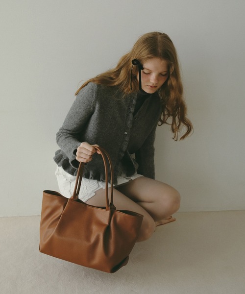 EFOLE（エフォル）の「【ZOZO限定】Tuck design totebag / タックデザイントートバッグ（トートバッグ・レディース・キャメル/ベージュ・FREE）」の6枚目の写真