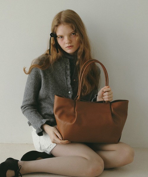 EFOLE（エフォル）の「【ZOZO限定】Tuck design totebag / タックデザイントートバッグ（トートバッグ・レディース・キャメル/ベージュ・FREE）」の7枚目の写真