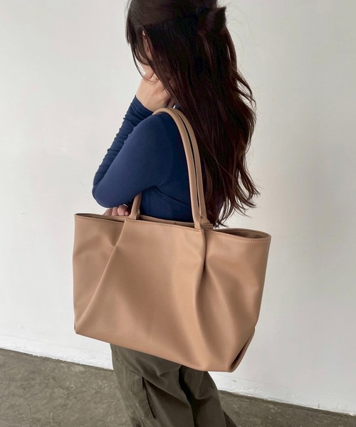 EFOLE（エフォル）の「【ZOZO限定】Tuck design totebag / タックデザイントートバッグ（トートバッグ・レディース・キャメル/ベージュ・FREE）」の10枚目の写真