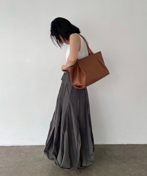 EFOLE（エフォル）の「【ZOZO限定】Tuck design totebag / タックデザイントートバッグ（トートバッグ・レディース・キャメル/ベージュ・FREE）」の4枚目の写真