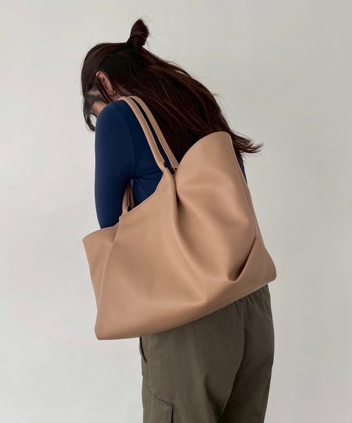 EFOLE（エフォル）の「【ZOZO限定】Tuck design totebag / タックデザイントートバッグ（トートバッグ・レディース・キャメル/ベージュ・FREE）」の9枚目の写真