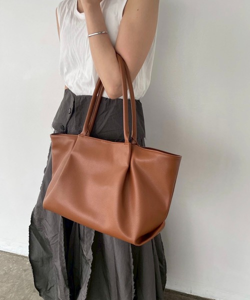 EFOLE（エフォル）の「【ZOZO限定】Tuck design totebag / タックデザイントートバッグ（トートバッグ・レディース・キャメル/ベージュ・FREE）」の12枚目の写真