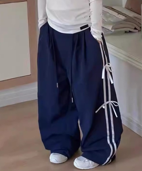 Tickle(ティックル)の「サイドリボン ラインパンツ(その他パンツ・キッズ・ネイビー・120/130/140/150)」の1枚目の写真