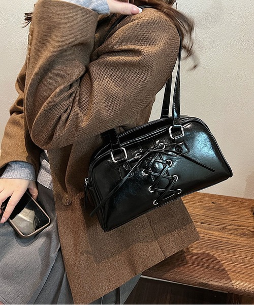 LA VORAGINE(ラ ヴォラジネ)の「紐リボンフェイクレザーショルダーバッグ(ショルダーバッグ・レディース・ブラック/アイボリー/シルバー/レッド/ダークブラウン/ブラウン・FREE)」の3枚目の写真